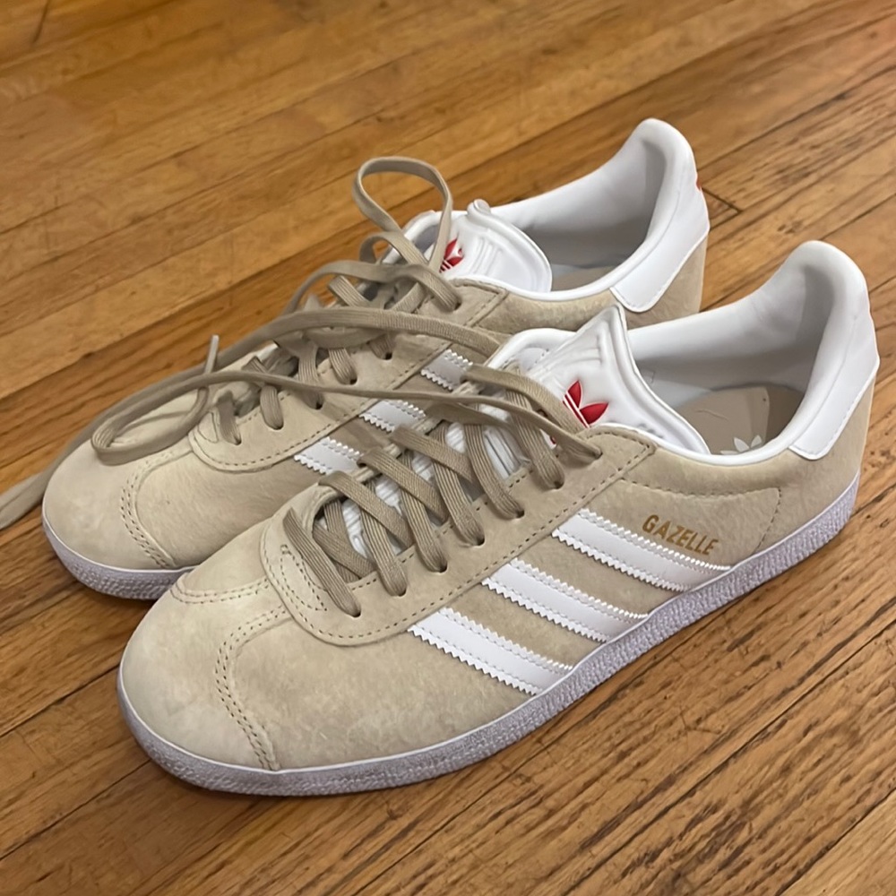 Adidas Gazelle in light tan